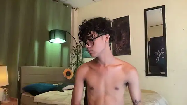 Snapshot of AsianCarl chatting on 11/09/25, 03:32 AsianCarl online show from 11/09/25, 03:32