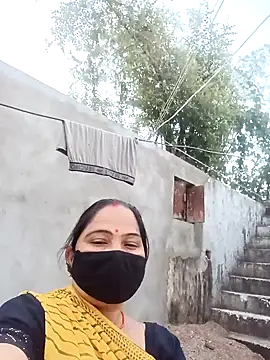 Snapshot of Ut_kanchna chatting on 10/13/25, 12:43 Ut kanchna online show from 10/13/25, 12:43