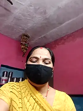 Snapshot of Ut_kanchna chatting on 10/13/25, 03:12 Ut kanchna online show from 10/13/25, 03:12