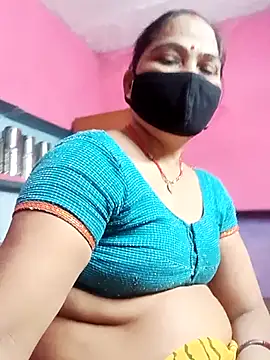 Snapshot of Ut_kanchna chatting on 10/22/25, 12:22 Ut kanchna online show from 10/22/25, 12:22