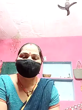 Snapshot of Ut_kanchna chatting on 10/29/25, 12:13 Ut kanchna online show from 10/29/25, 12:13