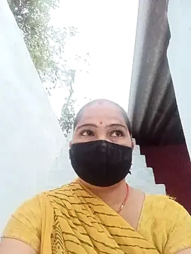 Snapshot of Ut_kanchna chatting on 10/29/25, 12:18 Ut kanchna online show from 10/29/25, 12:18