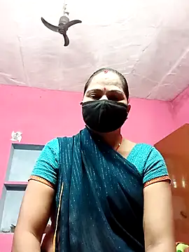 Snapshot of Ut_kanchna chatting on 10/31/25, 10:55 Ut kanchna online show from 10/31/25, 10:55