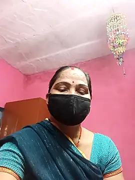 Snapshot of Ut_kanchna chatting on 11/06/25, 12:39 Ut kanchna online show from 11/06/25, 12:39