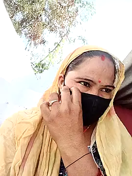 Snapshot of Ut_kanchna chatting on 11/13/25, 09:52 Ut kanchna online show from 11/13/25, 09:52