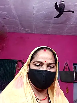 Snapshot of Ut_kanchna chatting on 11/14/25, 12:53 Ut kanchna online show from 11/14/25, 12:53