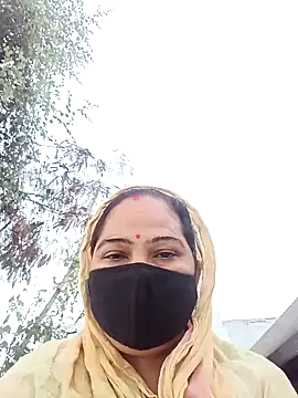 Snapshot of Ut_kanchna chatting on 11/15/25, 01:03 Ut kanchna online show from 11/15/25, 01:03