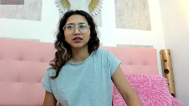 Snapshot of SamanthaFox_8 chatting on 10/27/25, 10:52 SamanthaFox 8 online show from 10/27/25, 10:52