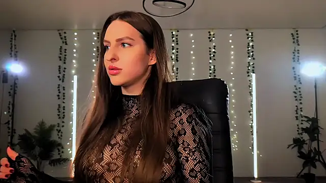 Alicia art  online show from 11/12/25, 07:57