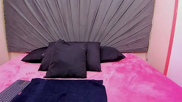 saray-Rousse online show from 10/23/25, 02:05