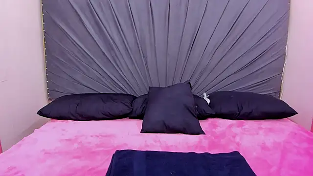 saray-Rousse online show from 10/24/25, 02:24