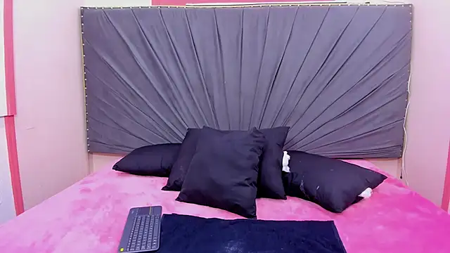 saray-Rousse online show from 10/27/25, 01:59