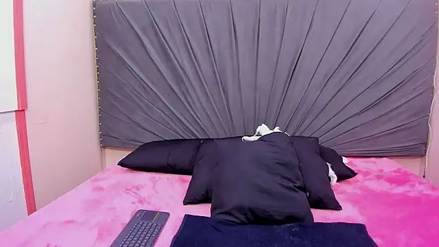 saray-Rousse online show from 10/28/25, 01:58