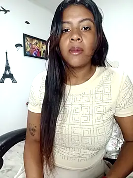 Snapshot of vannesitha25 chatting on 10/10/25, 01:54 vannesitha25 online show from 10/10/25, 01:54