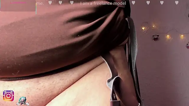 Snapshot of Emilycollei chatting on 11/12/25, 03:34 Emilycollei online show from 11/12/25, 03:34