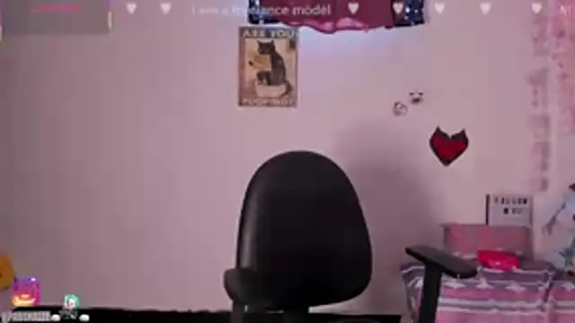 Snapshot of Emilycollei chatting on 11/13/25, 03:55 Emilycollei online show from 11/13/25, 03:55