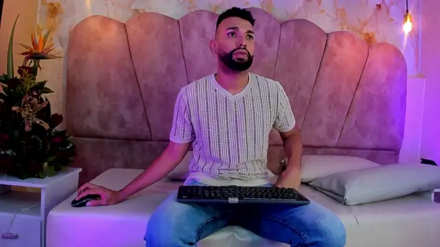 Snapshot of onlymen2025 chatting on 10/08/25, 01:31 onlymen2025 online show from 10/08/25, 01:31