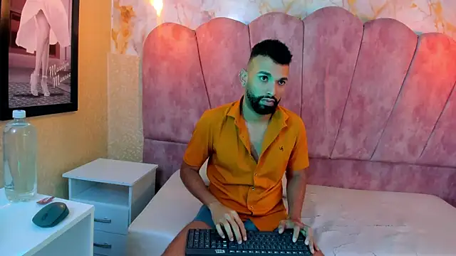 Snapshot of onlymen2025 chatting on 10/10/25, 11:53 onlymen2025 online show from 10/10/25, 11:53