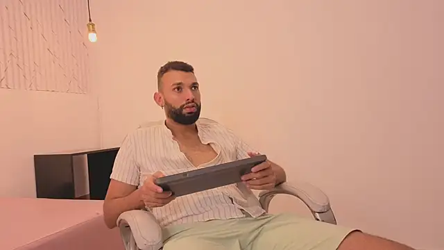 Snapshot of onlymen2025 chatting on 11/20/25, 07:35 onlymen2025 online show from 11/20/25, 07:35