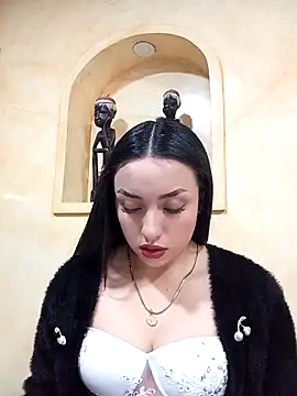 Snapshot of LUCIA_27- chatting on 10/18/25, 01:12 LUCIA 27- online show from 10/18/25, 01:12