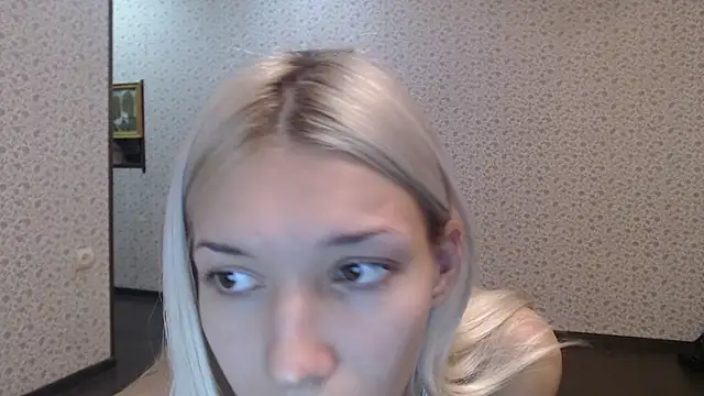 Snapshot of maybe_doll chatting on 10/09/25, 06:06 maybe doll online show from 10/09/25, 06:06