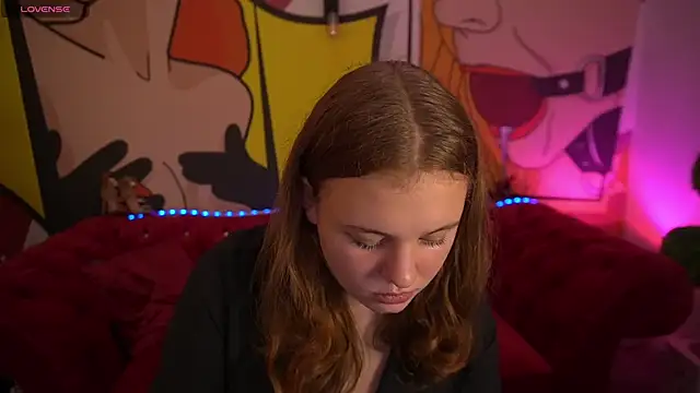 SnowWhiti online show from 10/17/25, 01:46