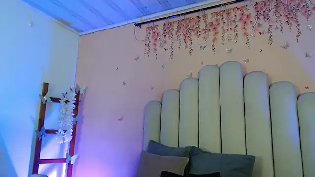 SweetRenata  online show from 10/24/25, 11:17