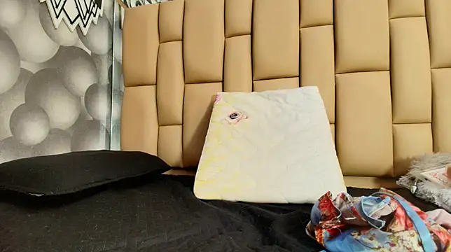 hannah teehn online show from 10/16/25, 07:04