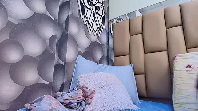 hannah teehn online show from 10/18/25, 07:03