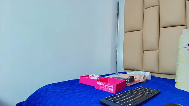 hannah teehn online show from 11/19/25, 07:14