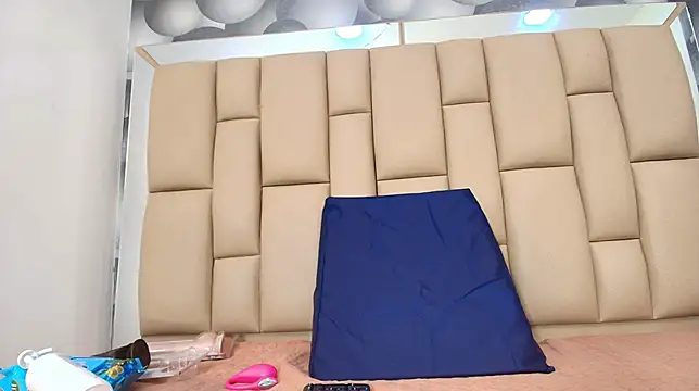 hannah teehn online show from 11/25/25, 07:14