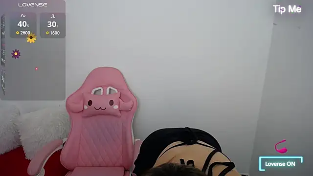 Snapshot of Isabella_wish1 chatting on 10/10/25, 02:05 Isabella wish1 online show from 10/10/25, 02:05