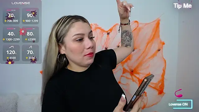 Snapshot of Isabella_wish1 chatting on 10/22/25, 01:33 Isabella wish1 online show from 10/22/25, 01:33