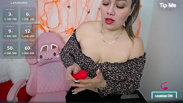 Snapshot of Isabella_wish1 chatting on 10/23/25, 01:54 Isabella wish1 online show from 10/23/25, 01:54