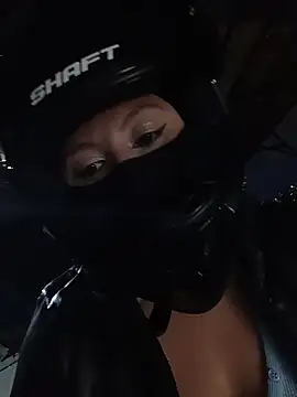 Snapshot of Scarlet_Aura chatting on 11/05/25, 11:05 Scarlet Aura online show from 11/05/25, 11:05