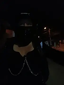 Snapshot of Scarlet_Aura chatting on 11/08/25, 05:29 Scarlet Aura online show from 11/08/25, 05:29