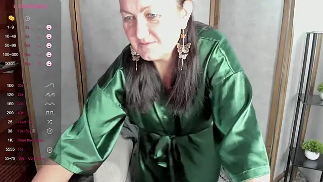 Snapshot of hottyannaa chatting on 11/13/25, 02:54 hottyannaa online show from 11/13/25, 02:54