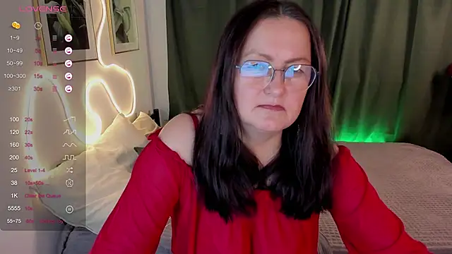 Snapshot of hottyannaa chatting on 11/24/25, 03:06 hottyannaa online show from 11/24/25, 03:06