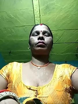 Snapshot of Rt_shreya chatting on 10/20/25, 05:24 Rt shreya online show from 10/20/25, 05:24