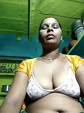 Snapshot of Rt_shreya chatting on 10/21/25, 04:41 Rt shreya online show from 10/21/25, 04:41