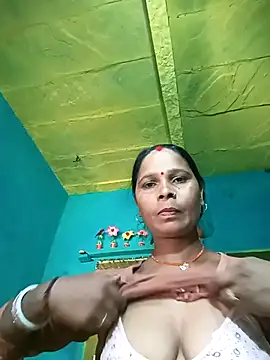 Snapshot of Rt_shreya chatting on 11/06/25, 04:02 Rt shreya online show from 11/06/25, 04:02