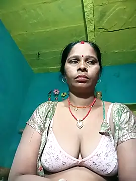 Snapshot of Rt_shreya chatting on 11/15/25, 12:19 Rt shreya online show from 11/15/25, 12:19