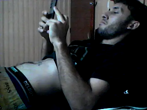 Snapshot of hique25 chatting on 11/09/25, 02:32 hique25 online show from 11/09/25, 02:32