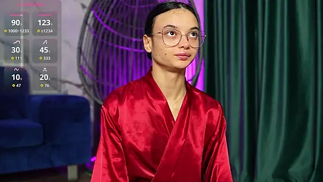 RachelRavee online show from 10/22/25, 04:24