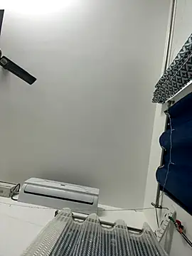 Snapshot of Miami_198 chatting on 11/04/25, 06:07 Miami 198 online show from 11/04/25, 06:07