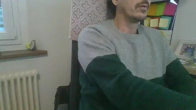 Snapshot of Kawayleo chatting on 10/20/25, 10:27 Kawayleo online show from 10/20/25, 10:27