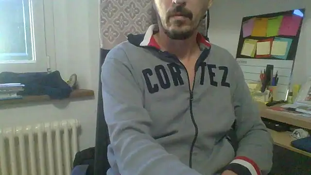 Snapshot of Kawayleo chatting on 11/04/25, 10:47 Kawayleo online show from 11/04/25, 10:47