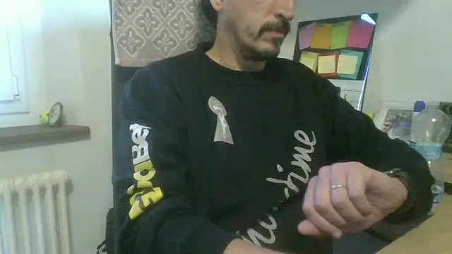 Snapshot of Kawayleo chatting on 11/06/25, 12:17 Kawayleo online show from 11/06/25, 12:17