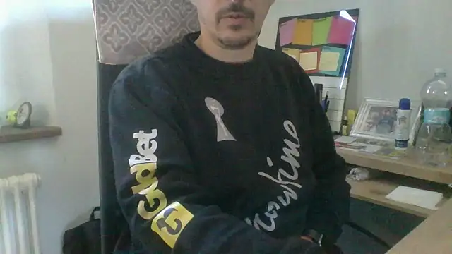 Snapshot of Kawayleo chatting on 11/11/25, 10:48 Kawayleo online show from 11/11/25, 10:48