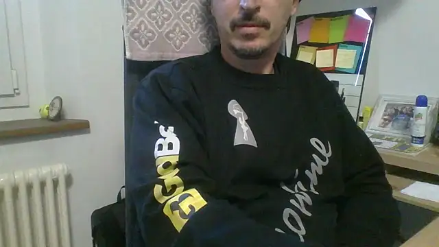 Snapshot of Kawayleo chatting on 11/12/25, 02:17 Kawayleo online show from 11/12/25, 02:17